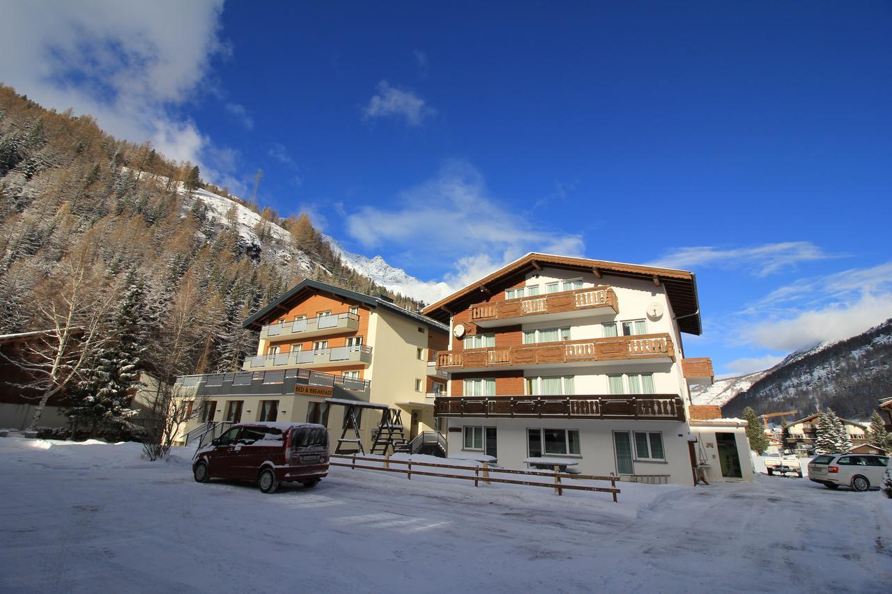 Pension Heino Saas-Grund Bagian luar foto