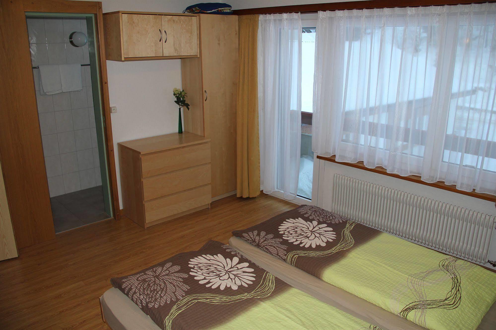 Pension Heino Saas-Grund Bagian luar foto
