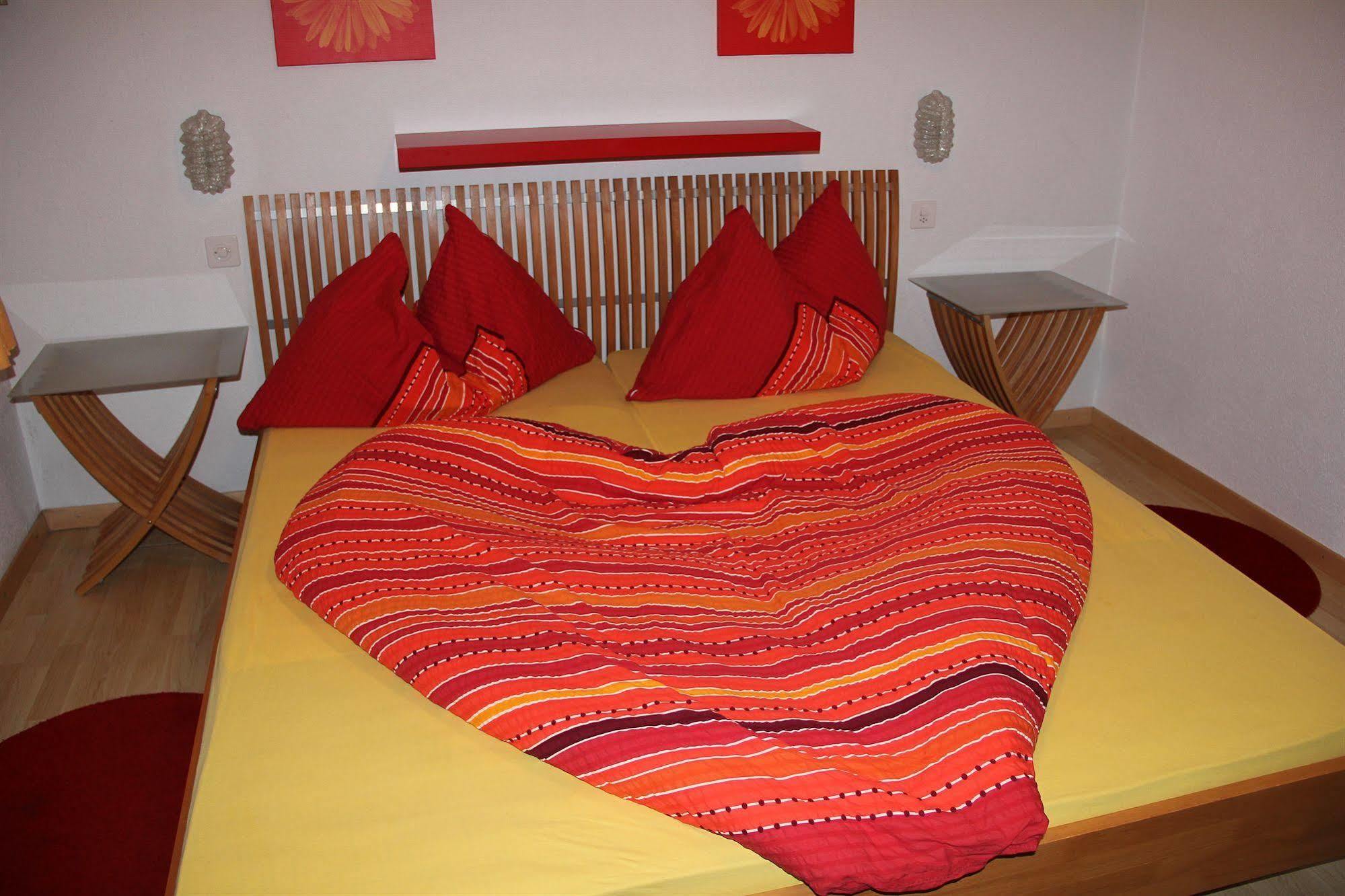 Pension Heino Saas-Grund Bagian luar foto