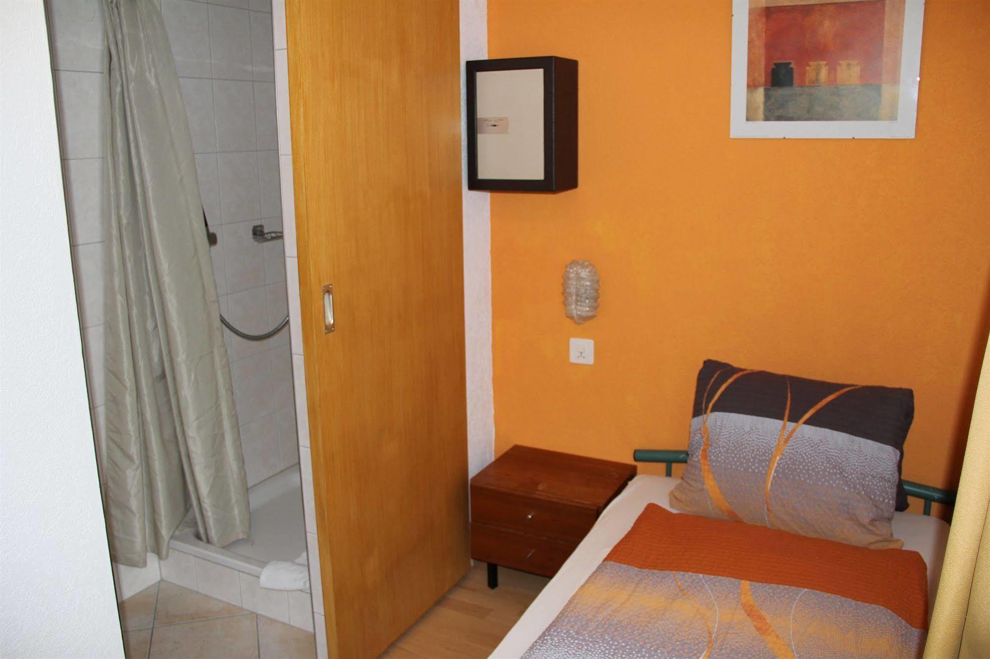Pension Heino Saas-Grund Bagian luar foto