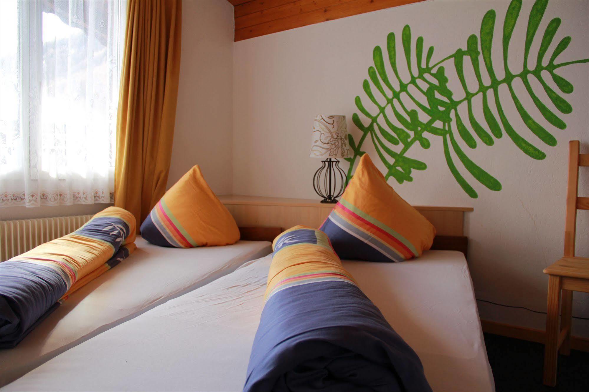 Pension Heino Saas-Grund Bagian luar foto