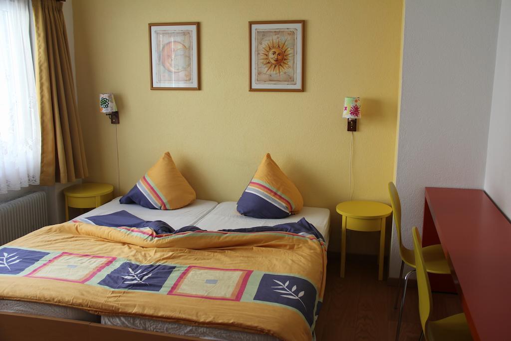 Pension Heino Saas-Grund Bagian luar foto